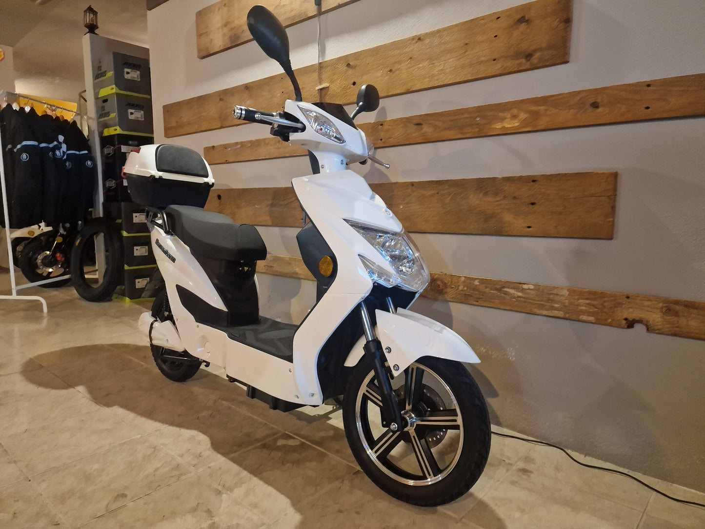 Scooter Elétrica Seventeen White