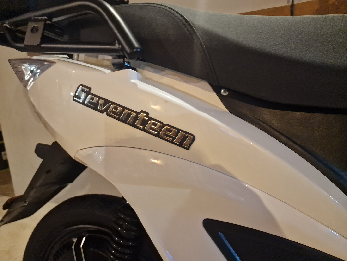 Scooter Elétrica Seventeen White