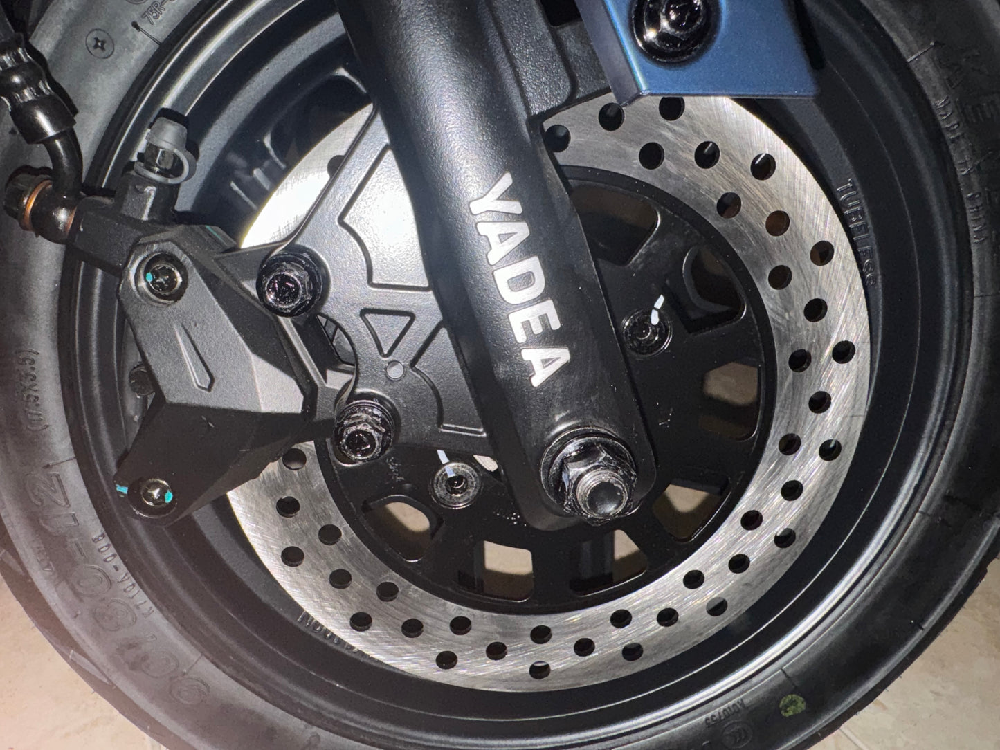 Ciclomotor Yadea E8S autonomia 112km