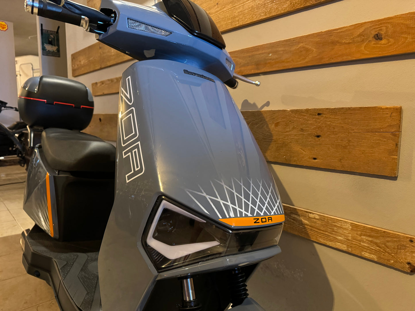Scooter Elétrica Seventeen Zoa cinzento