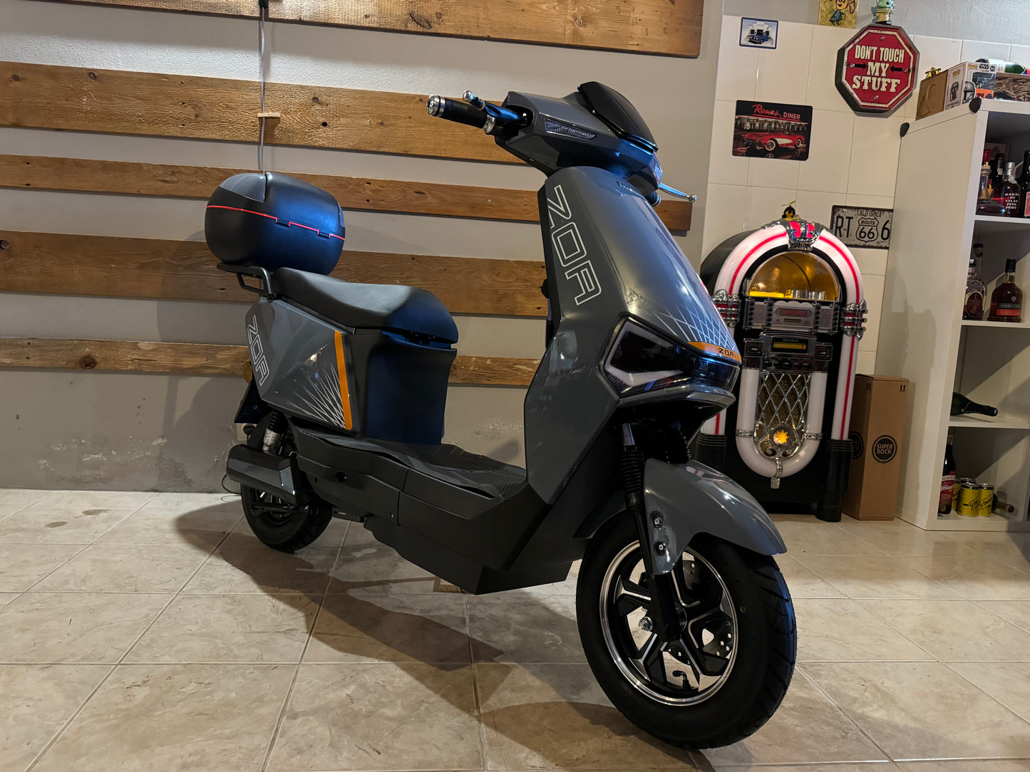 Scooter Elétrica Seventeen Zoa cinzento