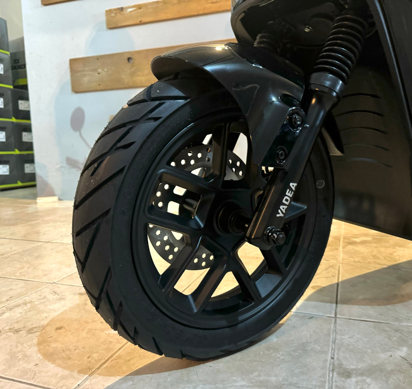 Ciclomotor Yadea E8S autonomia 112km