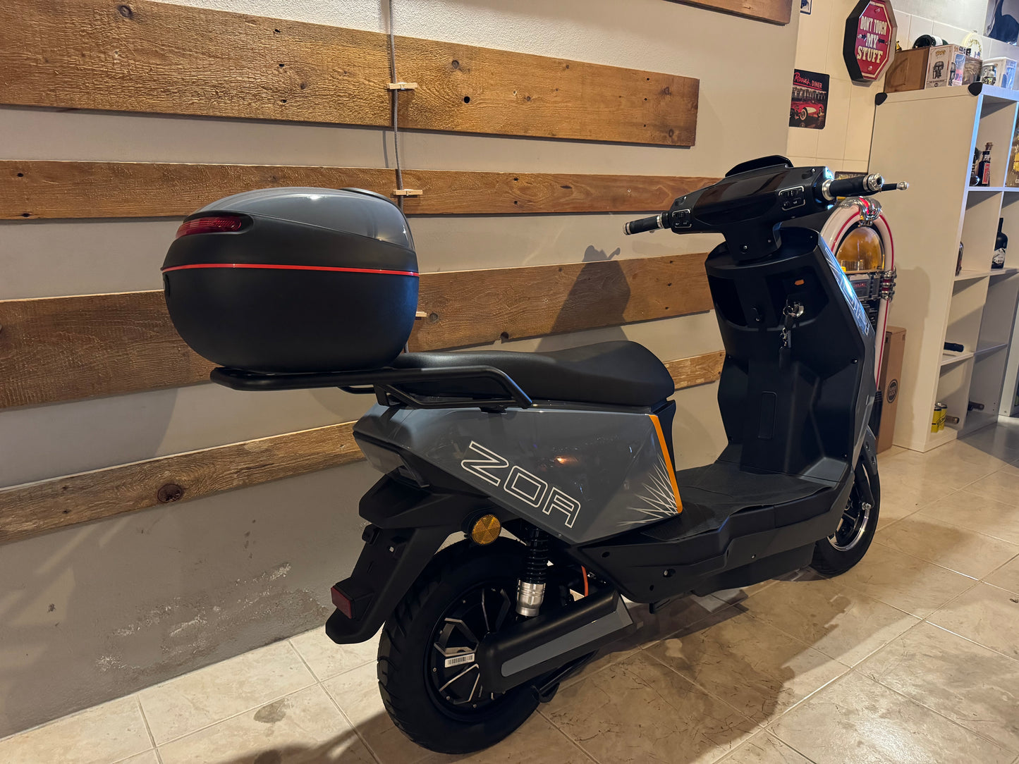 Scooter Elétrica Seventeen Zoa cinzento