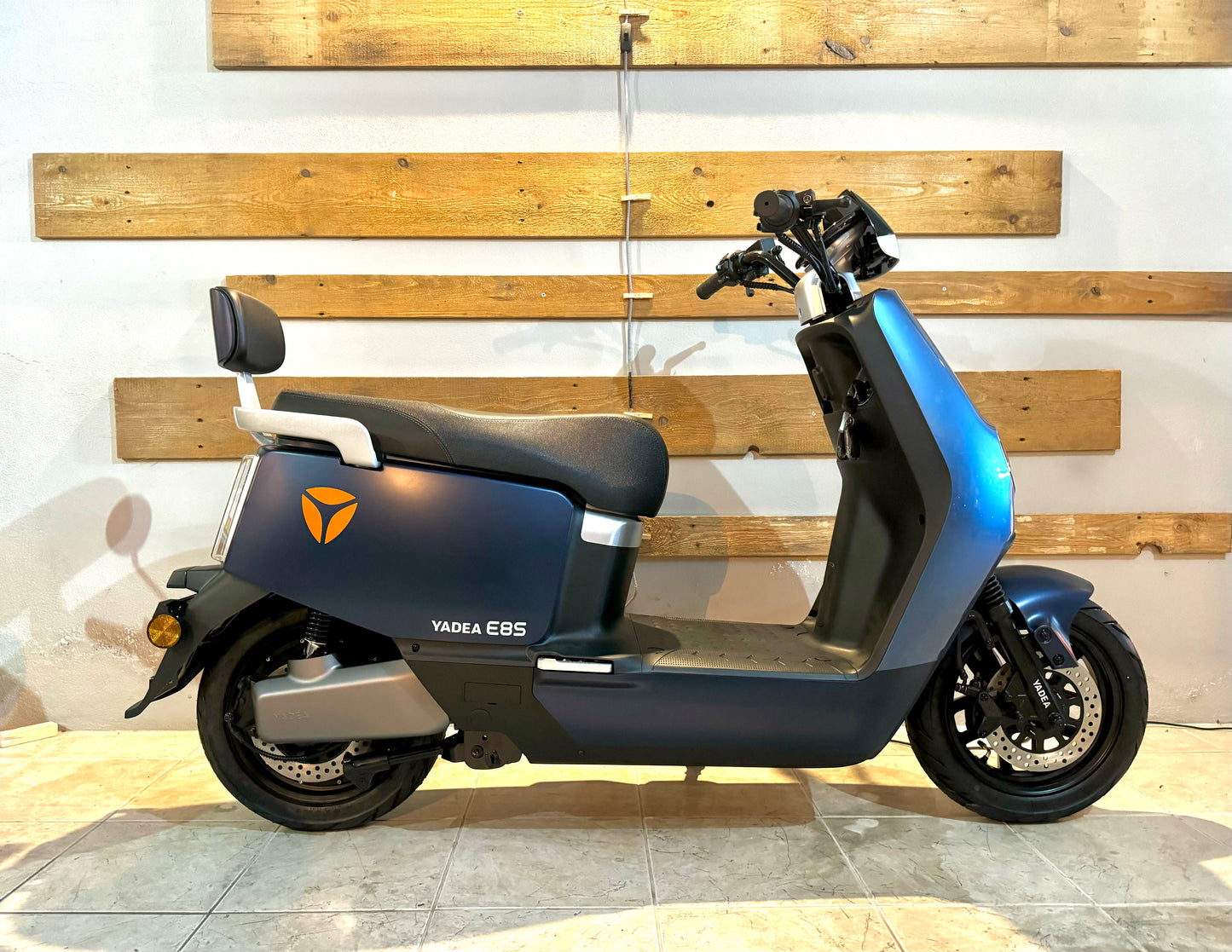 Ciclomotor Yadea E8S autonomia 112km