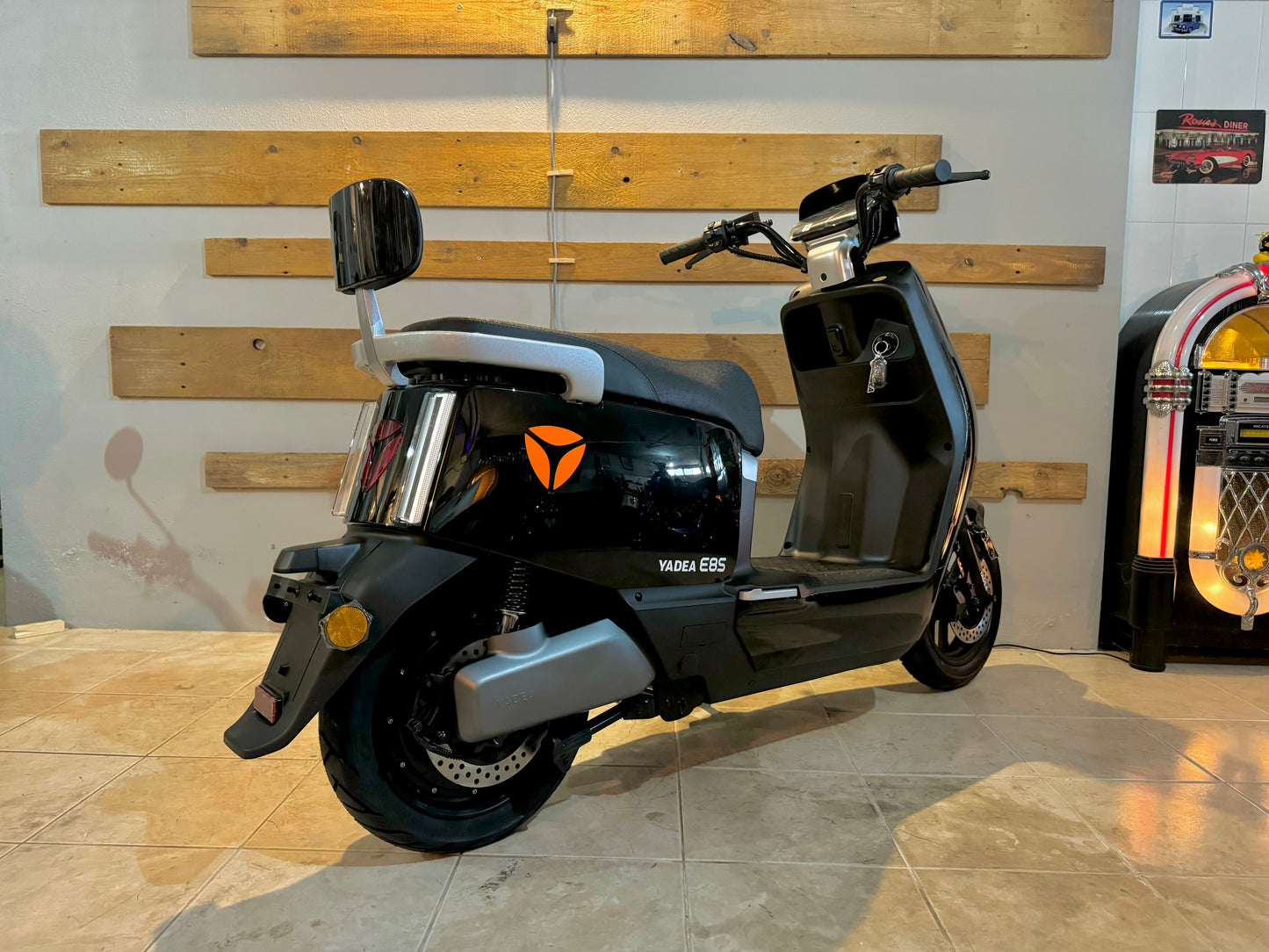 Ciclomotor Yadea E8S autonomia 112km