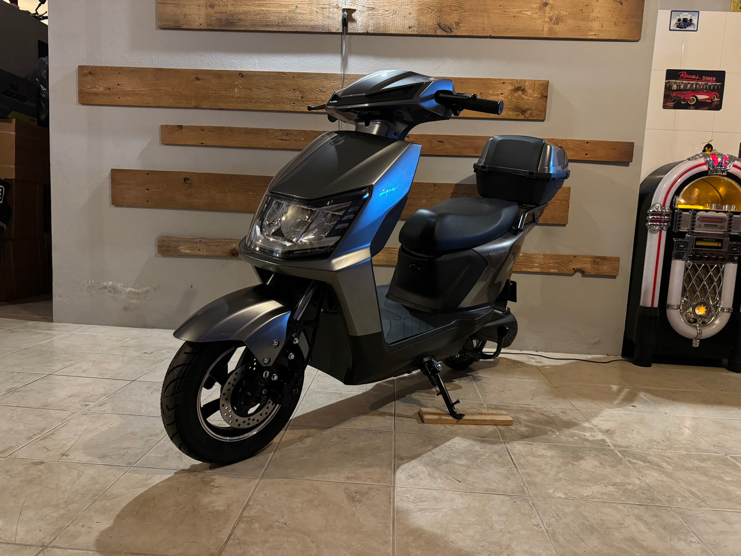 Scooter Elétrica NeoVolt We-Ride Cinzento