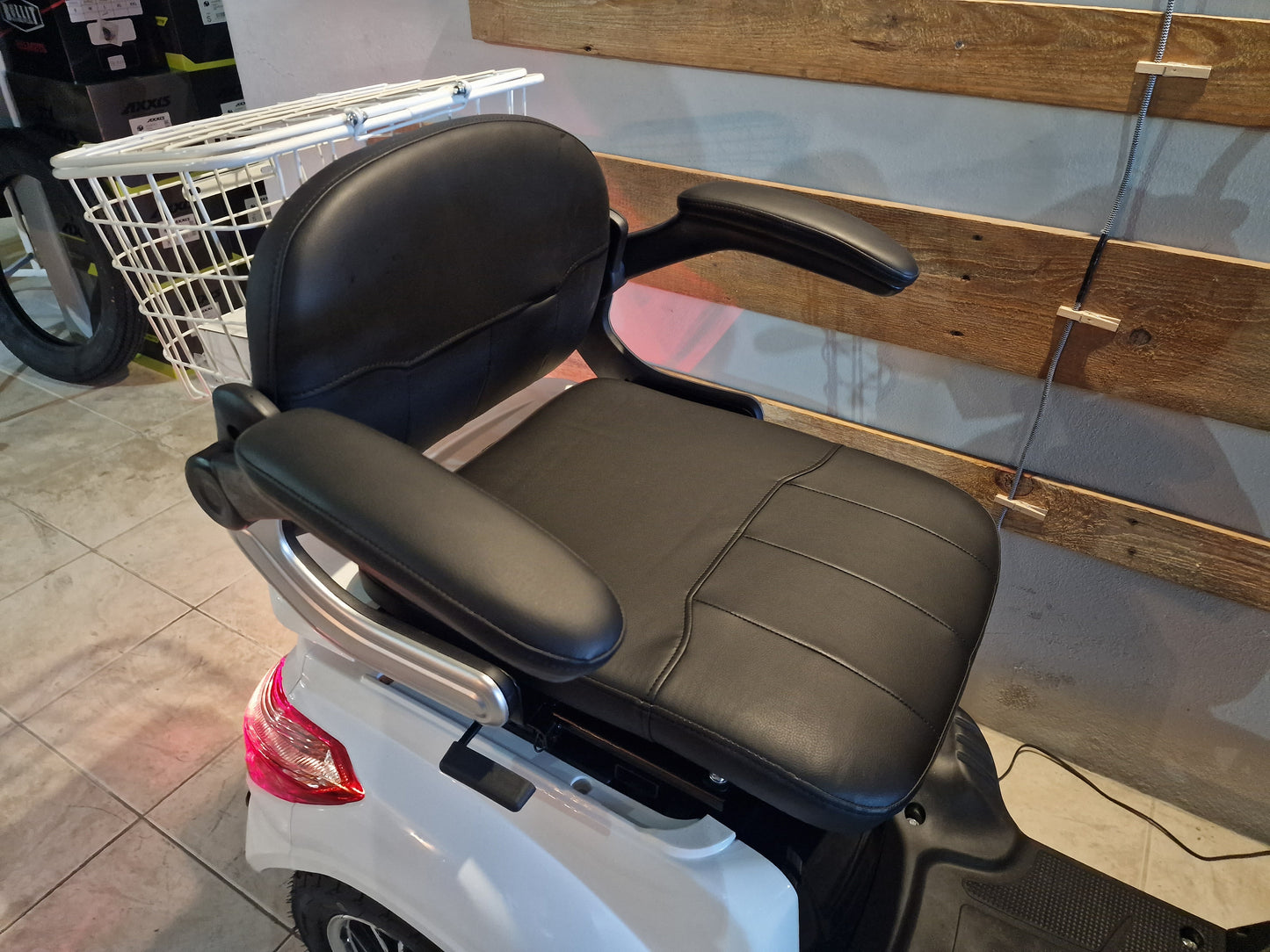 Scooter de Mobilidade Seventeen White