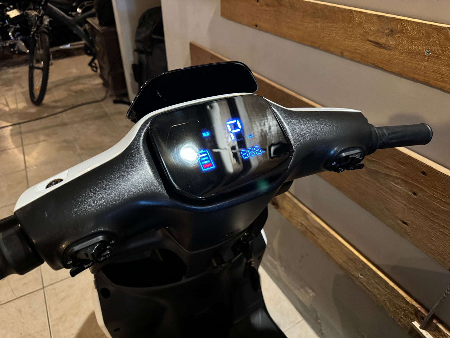 Scooter Elétrica NeoVolt Go-X Branco