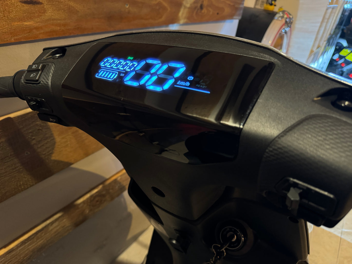 Scooter Elétrica NeoVolt We-Ride Cinzento