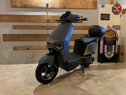 Scooter Elétrica Seventeen Zoa cinzento