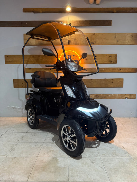 Quadriciclo Elétrico com Capota