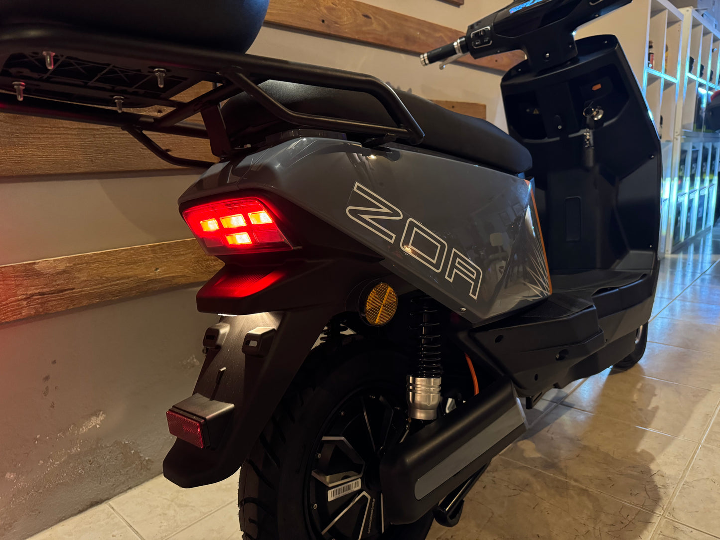 Scooter Elétrica Seventeen Zoa cinzento