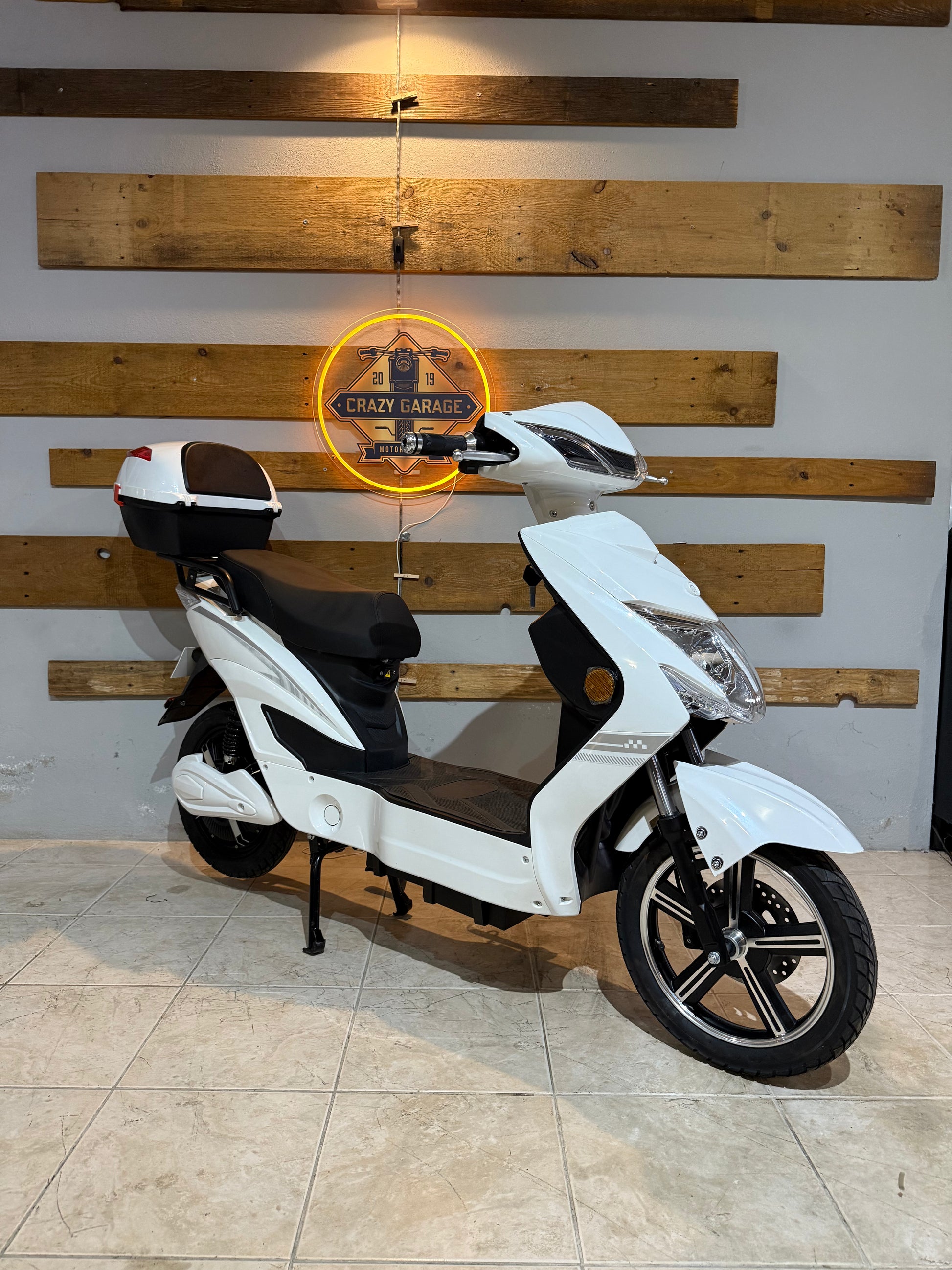 Scooter Elétrica Seventeen Classic – Porto Crazy Garage
