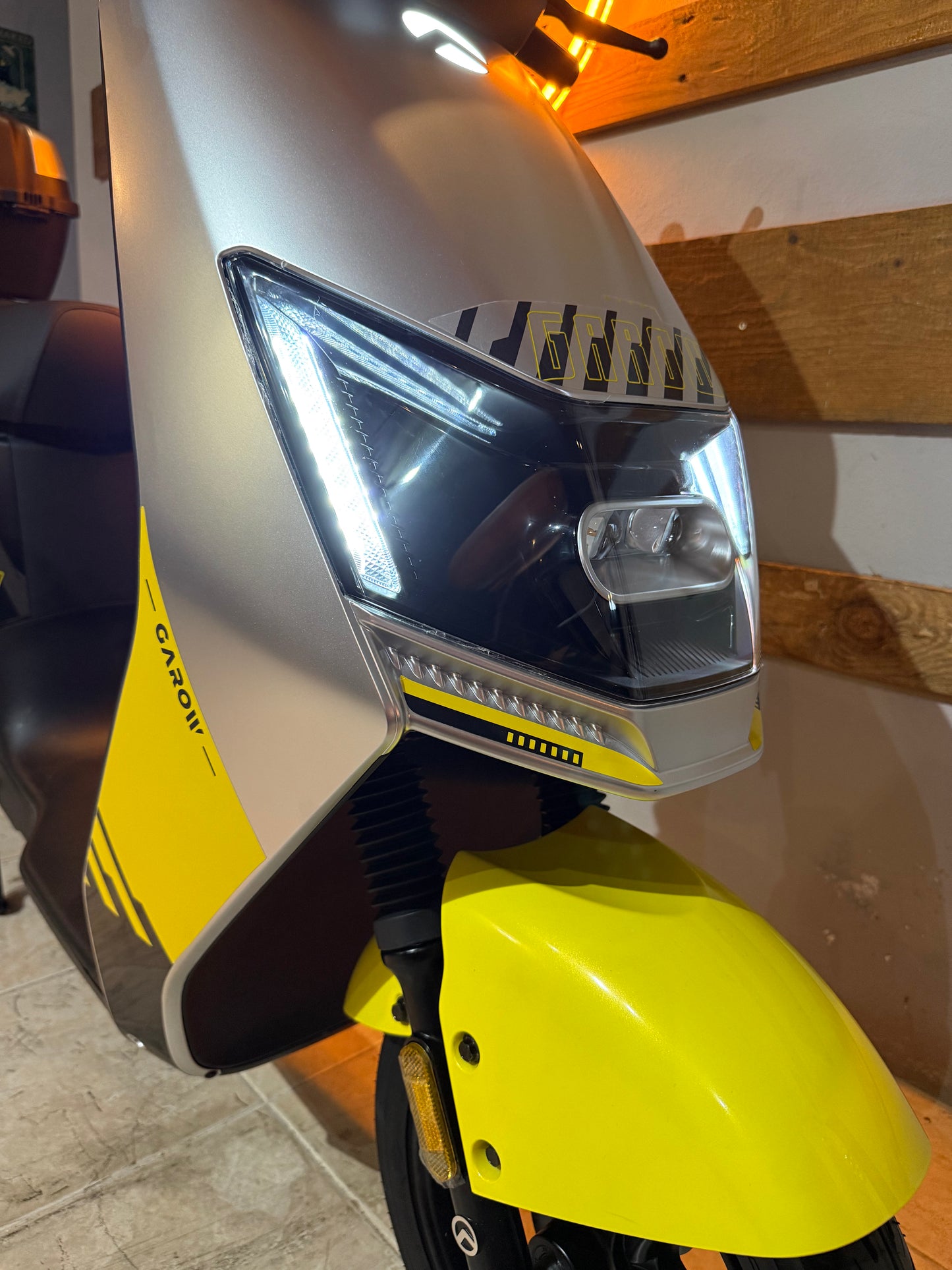 Scooter Elétrica Garow TZ100 72V